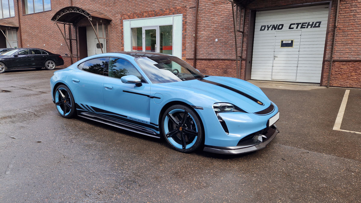 Porsche Taycan PreFacelift (2019 – 2023) CARBON P-Performance Aero Uzlikas uz sliekšņiem priekš Porsche Taycan