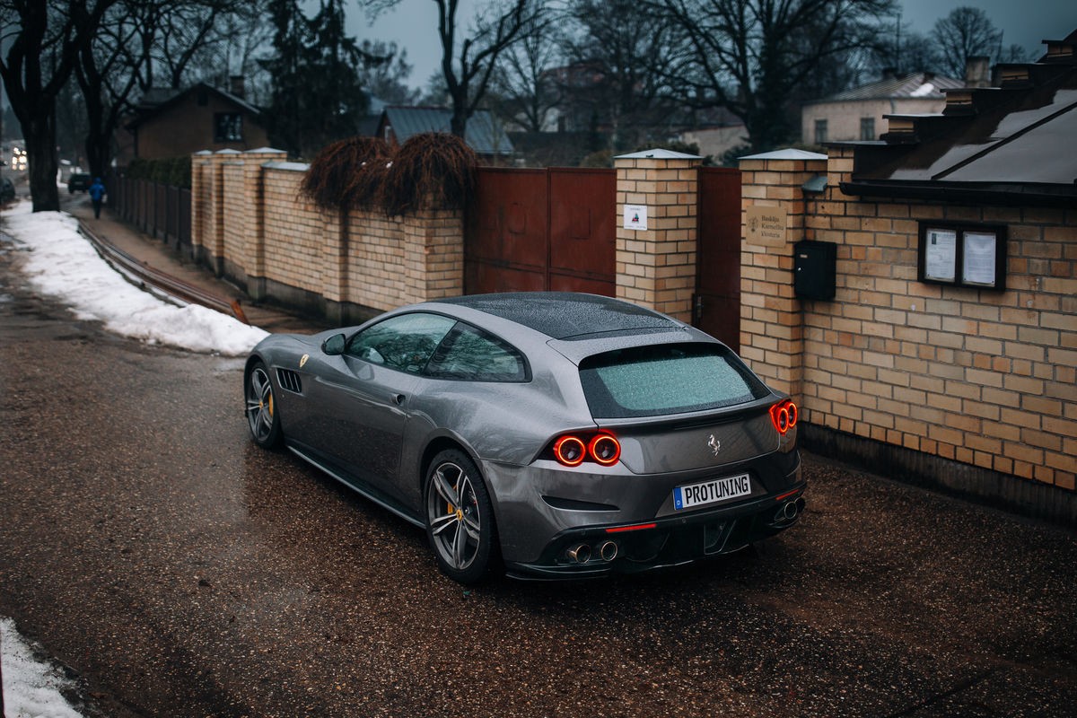 Ferrari GTC4 Lusso (2016 – 2020) CARBON Performance Aero Uzlikas uz sliekšņiem priekš Ferrari GTC4Lusso