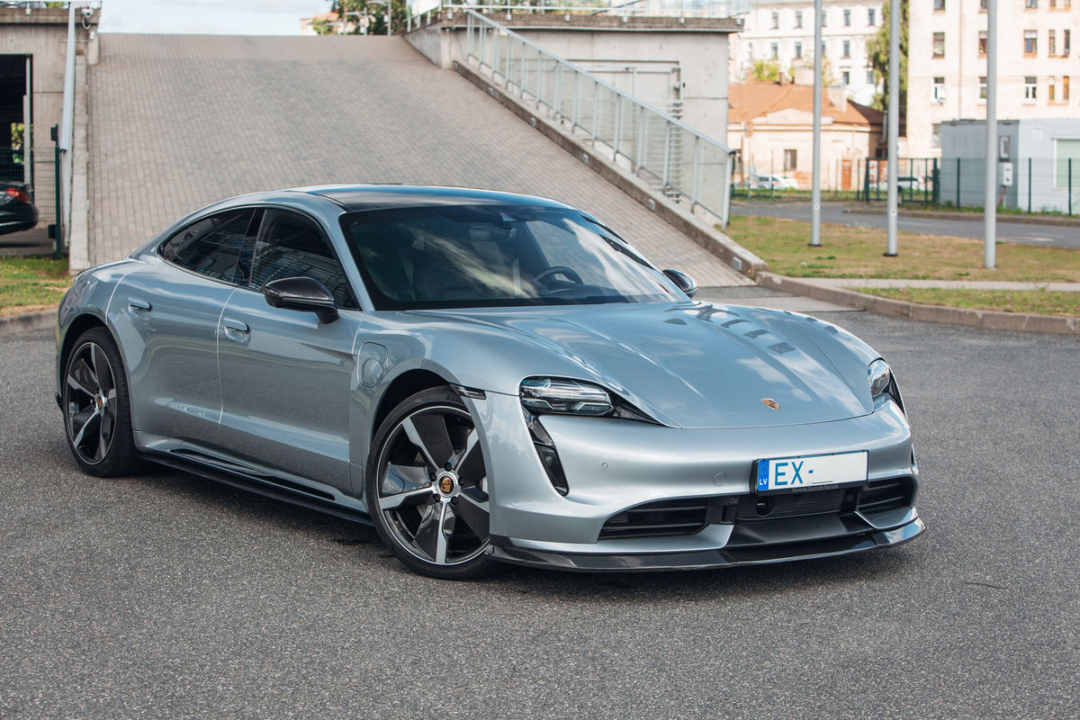 Porsche Taycan PreFacelift (2019 – 2023) CARBON P-Performance Aero Uzlikas uz sliekšņiem priekš Porsche Taycan