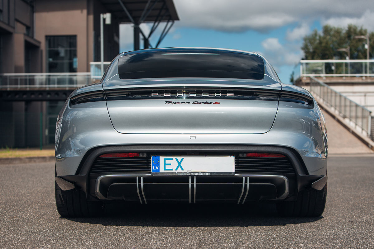 Porsche Taycan Cross Turismo PreFacelift (2019 - 2023) Taycan PreFacelift (2019 - 2023) CARBON P-Performance Aero Rear bumper side flaps/ splitters for Porsche Taycan