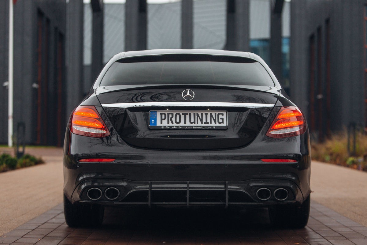 E Class W213 Mercedes Benz Forged Carbon P-Performance Aizm. stikla spoileris Priekš Mercedes W213