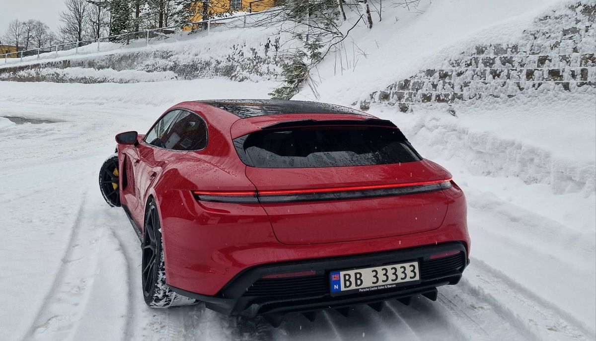 Porsche Taycan Cross Turismo Facelift (2024 - ...) Taycan Cross Turismo PreFacelift (2019 - 2023) CARBON Performance Aero roof extension spoiler for Porsche Taycan Cross Tourismo CT