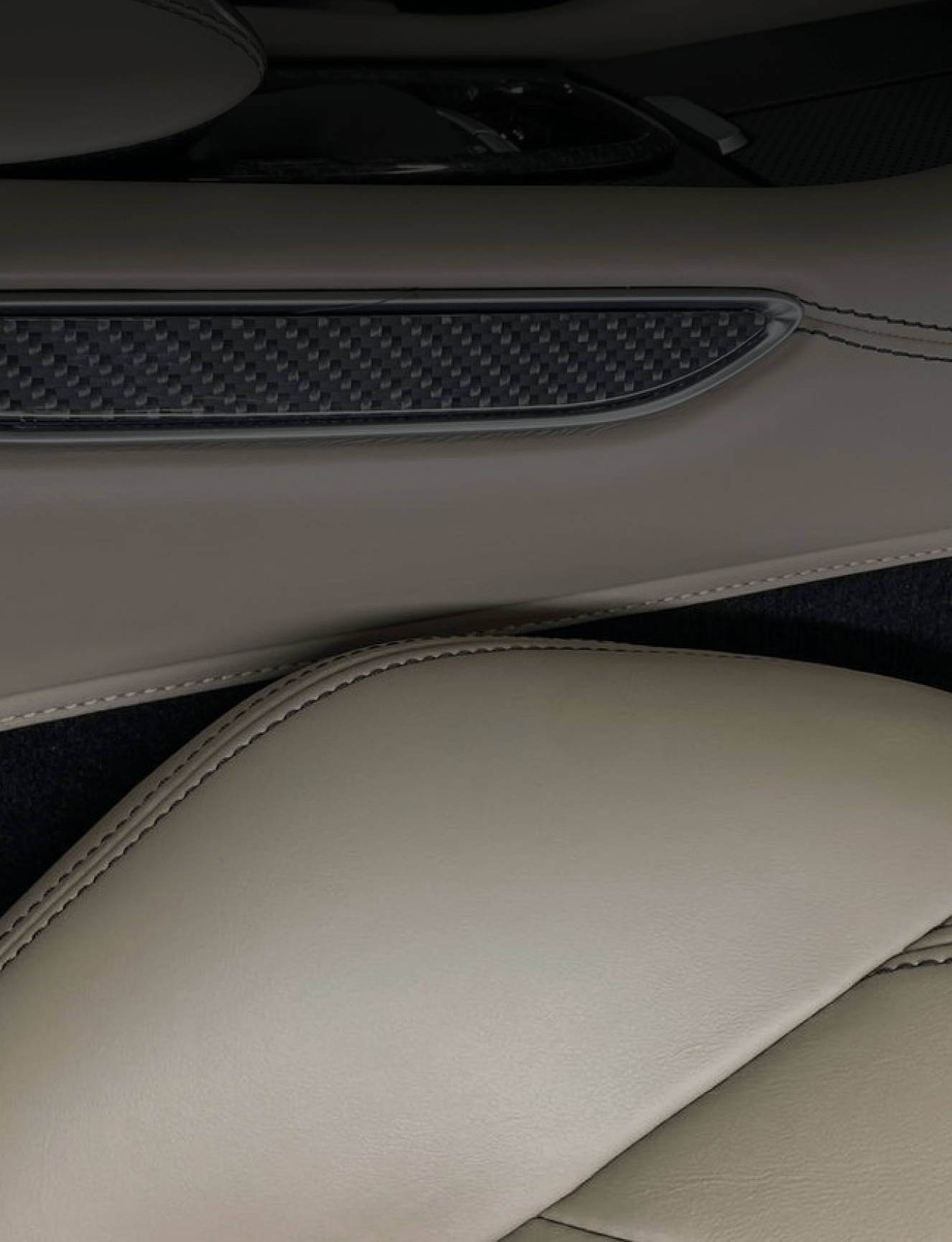  Отделка из углеродного волокна для GTC4Lusso CENTER TUNNEL CMD SURROUND INSERT