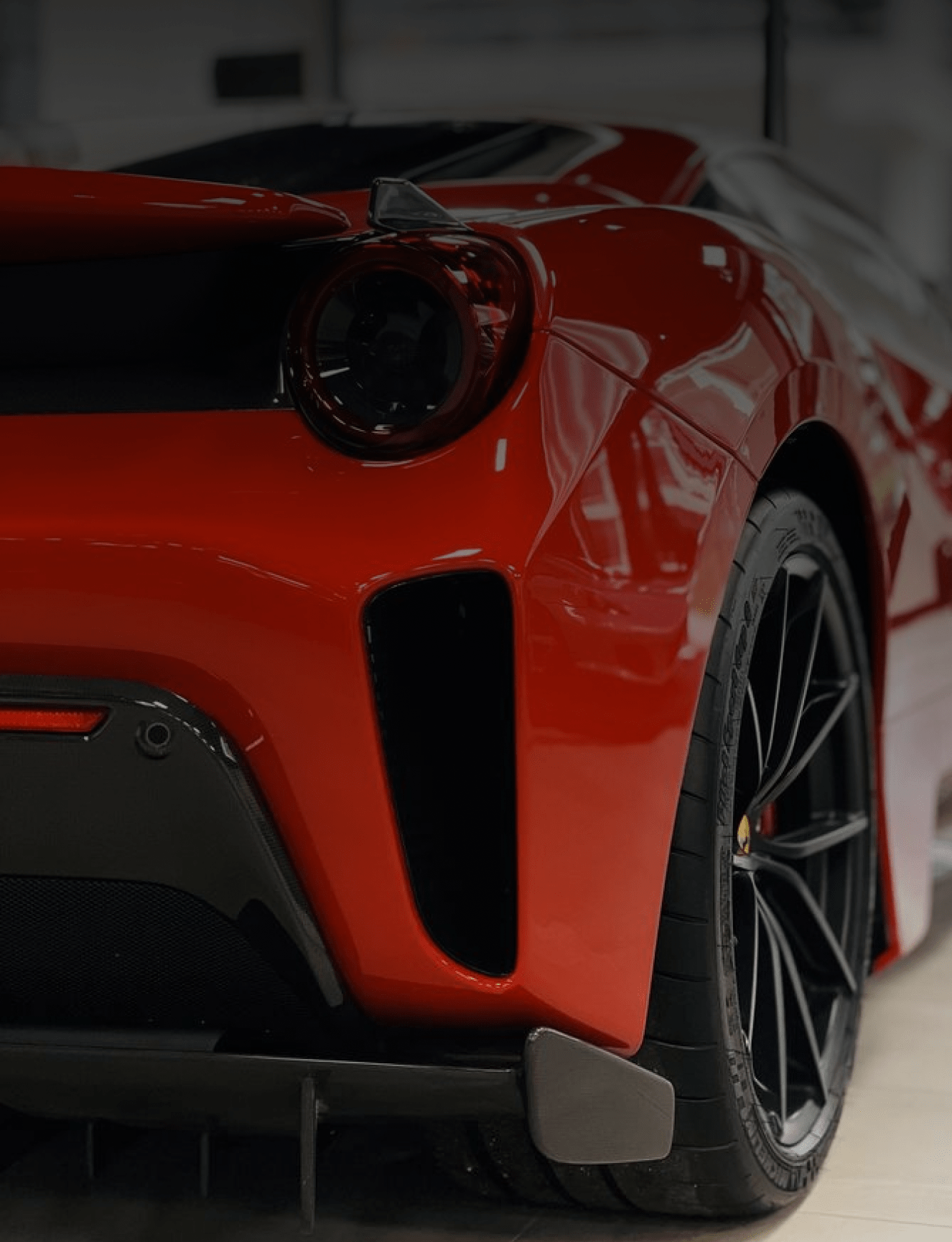  Карбоновый плавник для заднего фонаря Ferrari 488