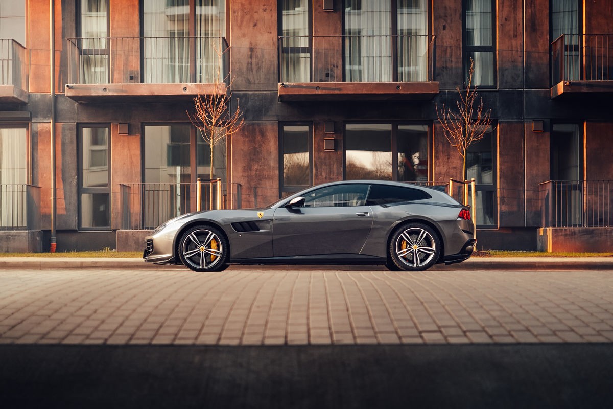 Ferrari GTC4 Lusso (2016 - 2020) CARBON Performance Aero sideskirt set for Ferrari GTC4 Lusso