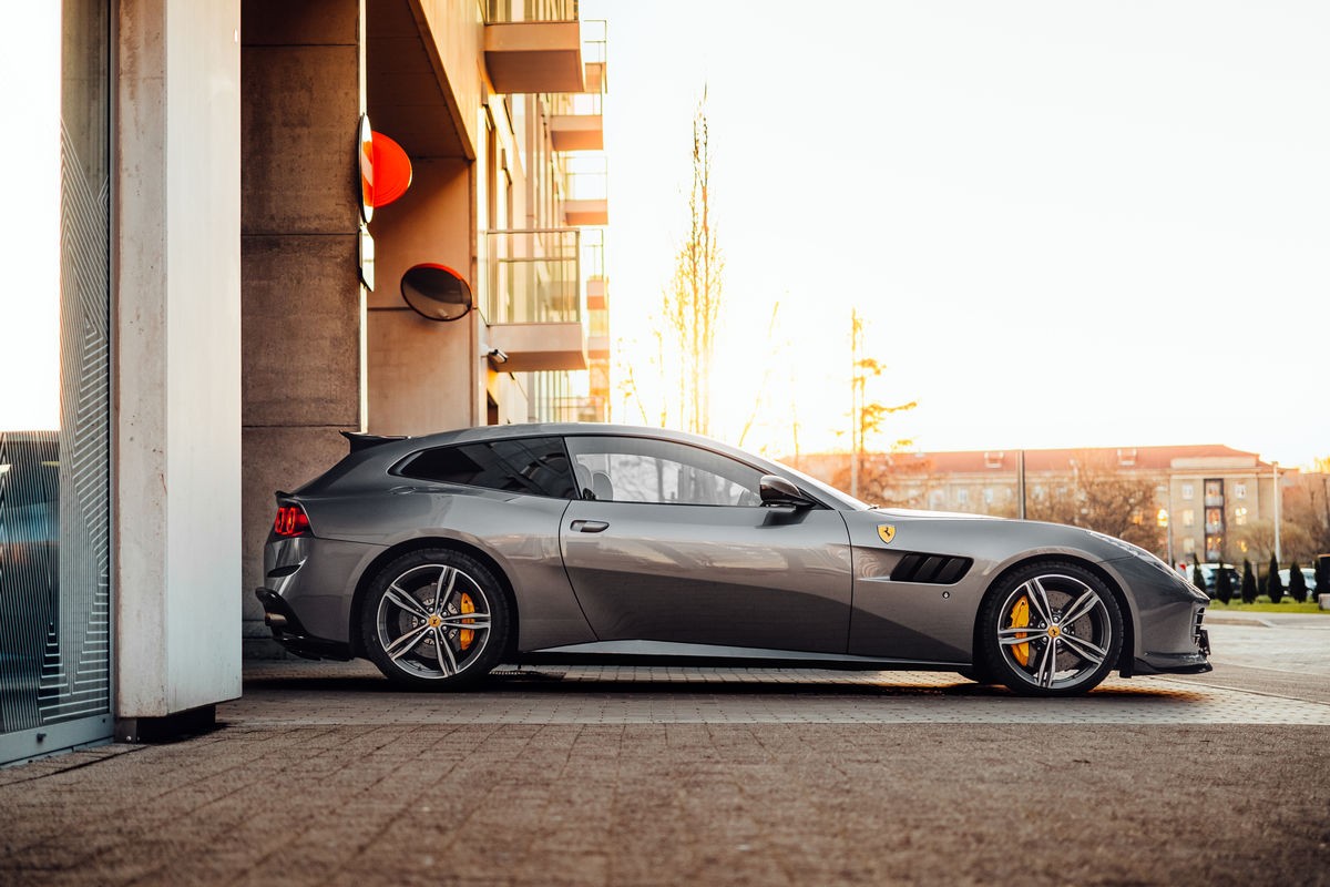 Ferrari GTC4 Lusso (2016 – 2020) CARBON Performance Aero sparnu uzlikas priekš Ferrari GTC4Lusso