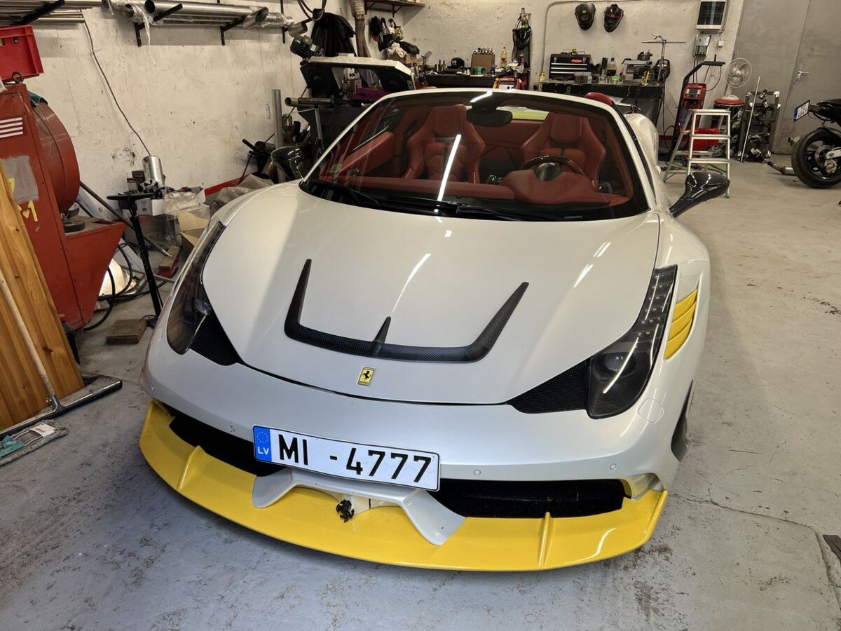 458 (2009 – 2015) Ferrari CARBON Performance Aero haubes uzlika priekš Ferrari 458