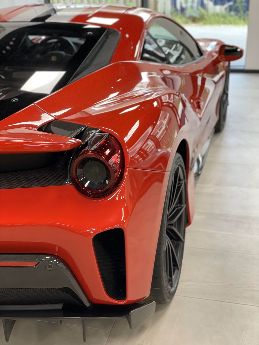 488 (2015 – 2019) Ferrari Карбоновый плавник для заднего фонаря Ferrari 488