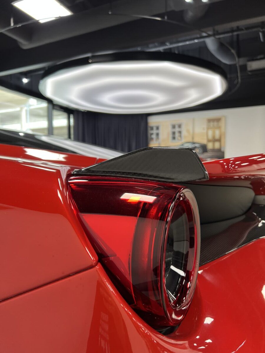 Ferrari Portofino (2017 - 2023) Taillight fin for Ferrari Portofino