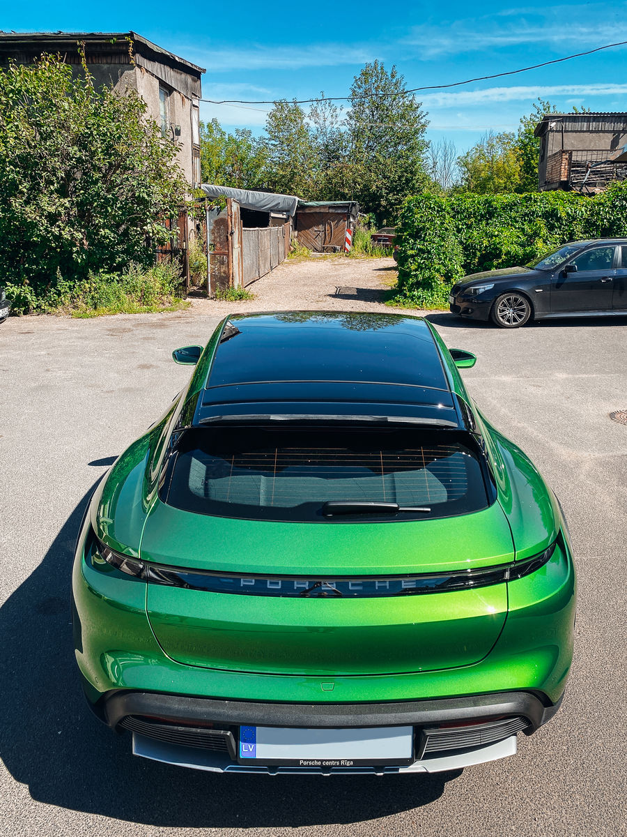 Porsche Taycan Cross Turismo Facelift (2024 - ...) Taycan Cross Turismo PreFacelift (2019 - 2023) CARBON Performance Aero roof extension spoiler for Porsche Taycan Cross Tourismo CT