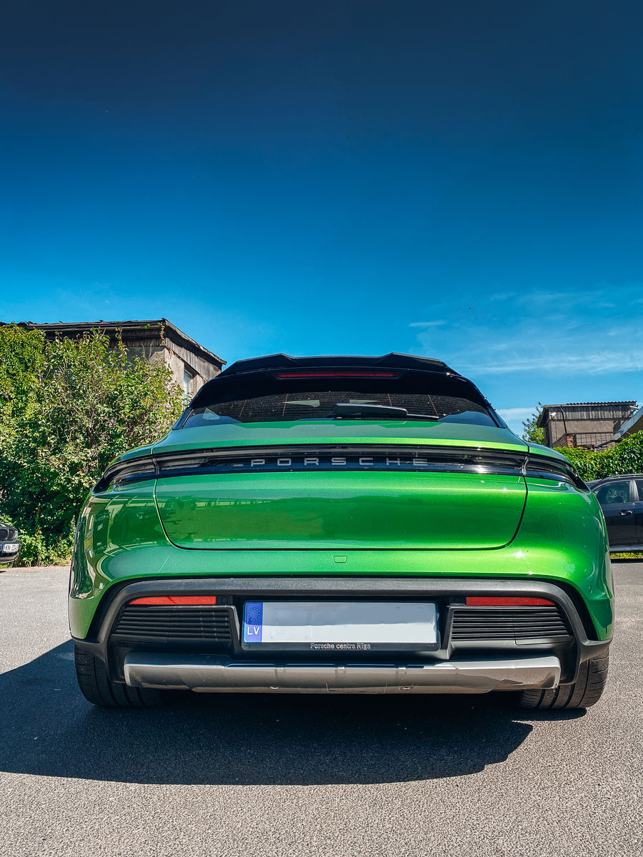 Porsche Taycan Cross Turismo Facelift (2024 - ...) Taycan Cross Turismo PreFacelift (2019 - 2023) CARBON Performance Aero roof extension spoiler for Porsche Taycan Cross Tourismo CT