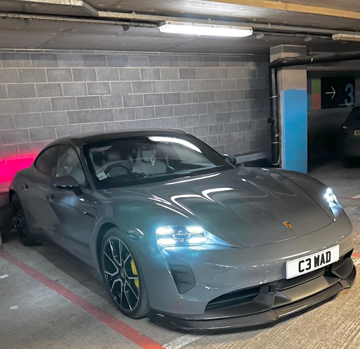 Porsche Taycan PreFacelift (2019 – 2023) CARBON P-Performance Aero Priekšeja bufera uzlika / lūpa priekš Porsche Taycan